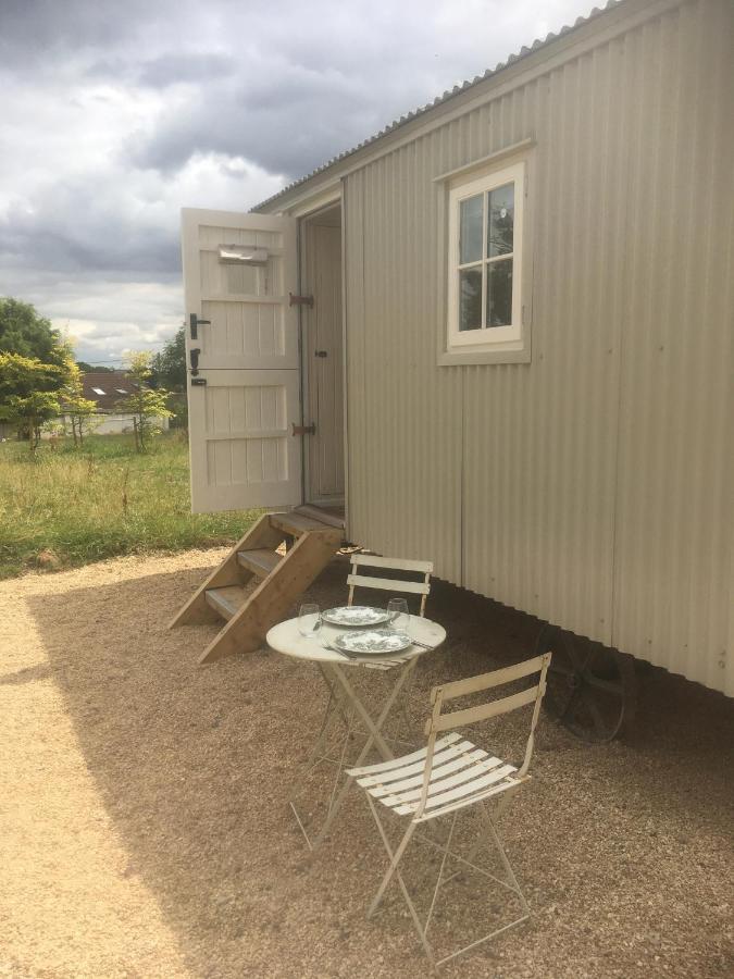 Romantic Secluded Shepherd Hut Hares Rest Southwick (Wiltshire) Exterior foto