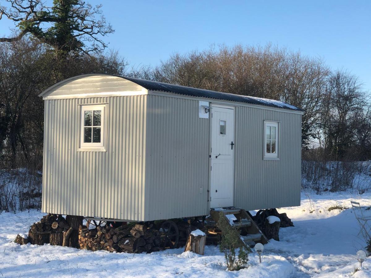 Romantic Secluded Shepherd Hut Hares Rest Southwick (Wiltshire) Exterior foto