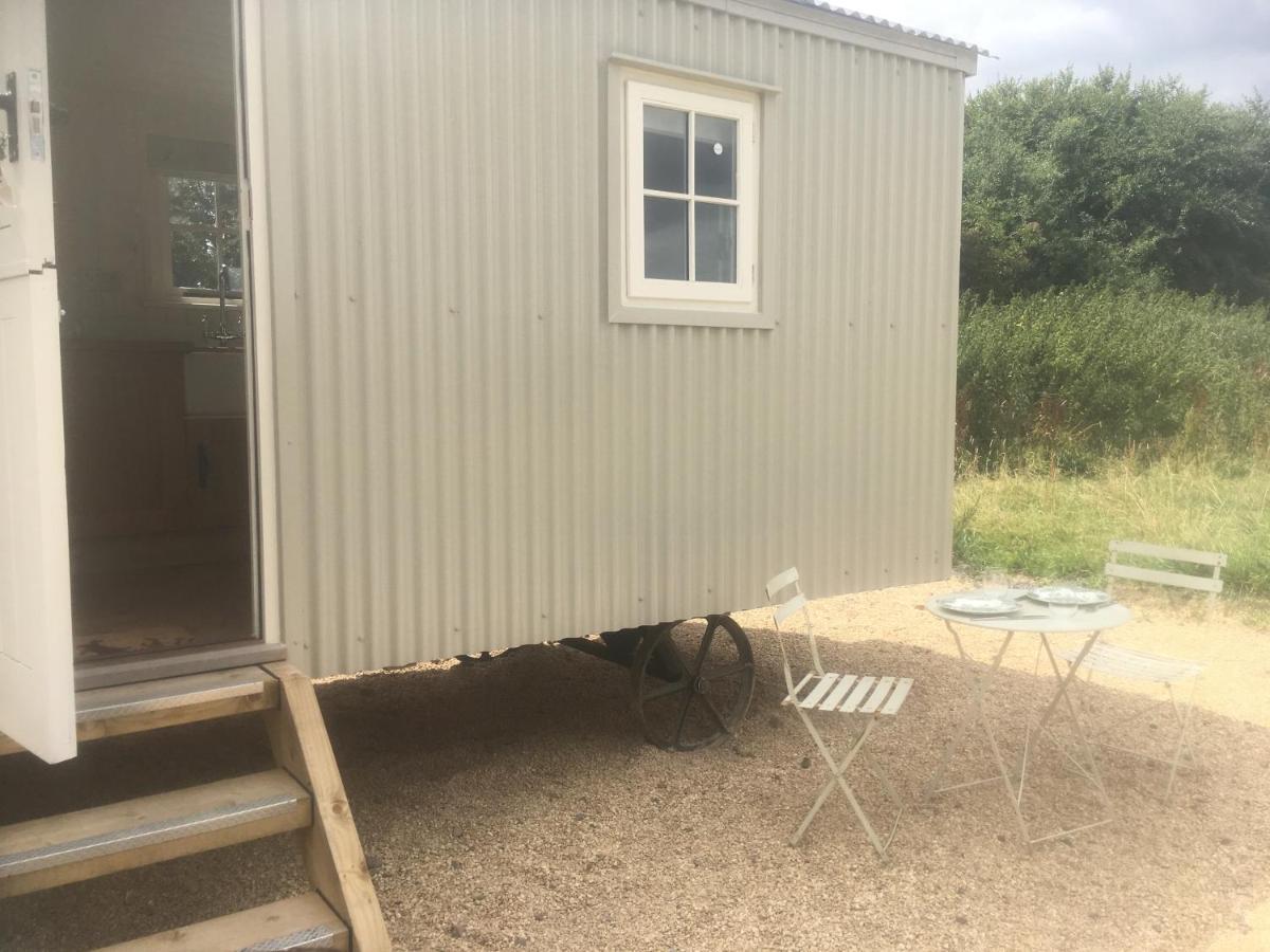 Romantic Secluded Shepherd Hut Hares Rest Southwick (Wiltshire) Exterior foto